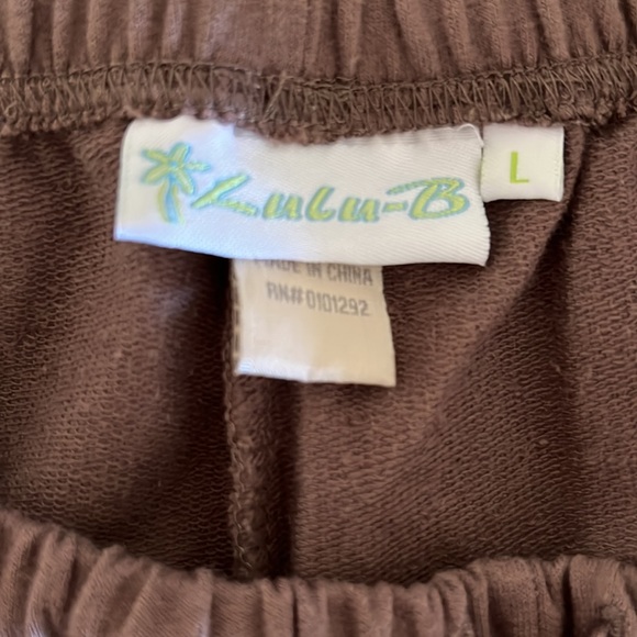 Lulu-B brown soft knit capris - Picture 4 of 5